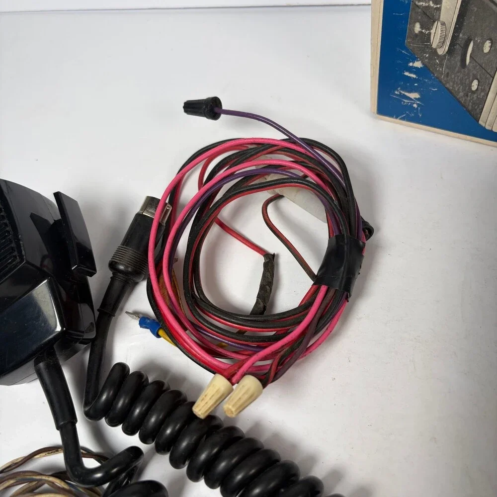 Untested Realistic TRC-52 23 Channel CB Transceiver Radio 21-142 with Mic & Box